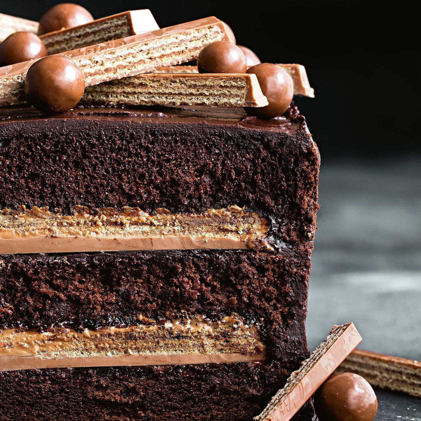 KitKat Cake